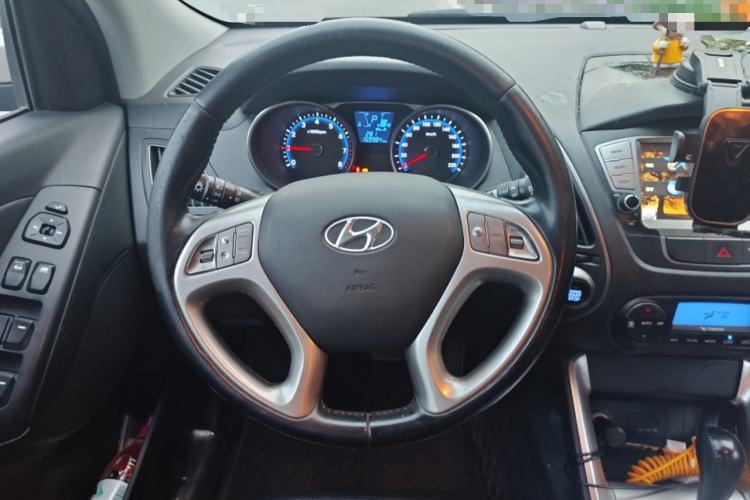 Used Hyundai ix35 2015 2.0L Automatic 2WD Smart Type China IV Steering Wheel