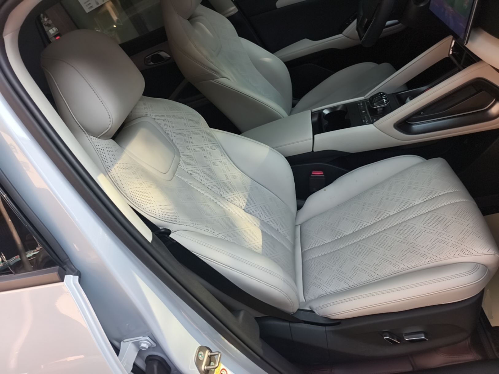 BYD Yuan UP 2024 401KM Beyond Edition — снимка 19