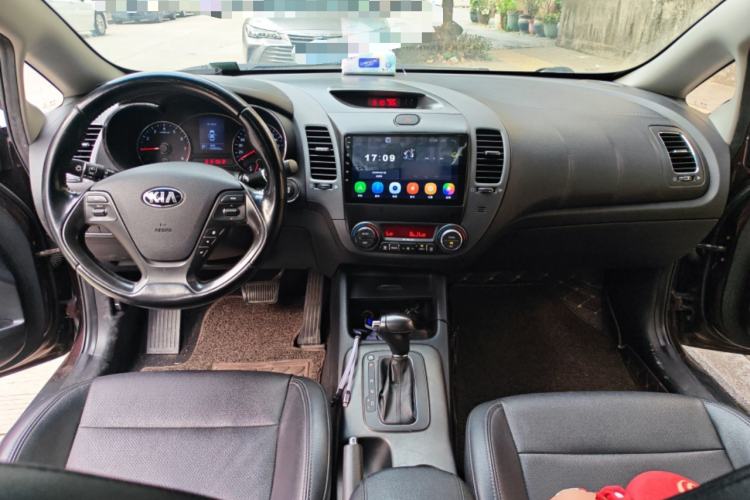 Used Kia K3 2015 1.6L Automatic DLX Center Console