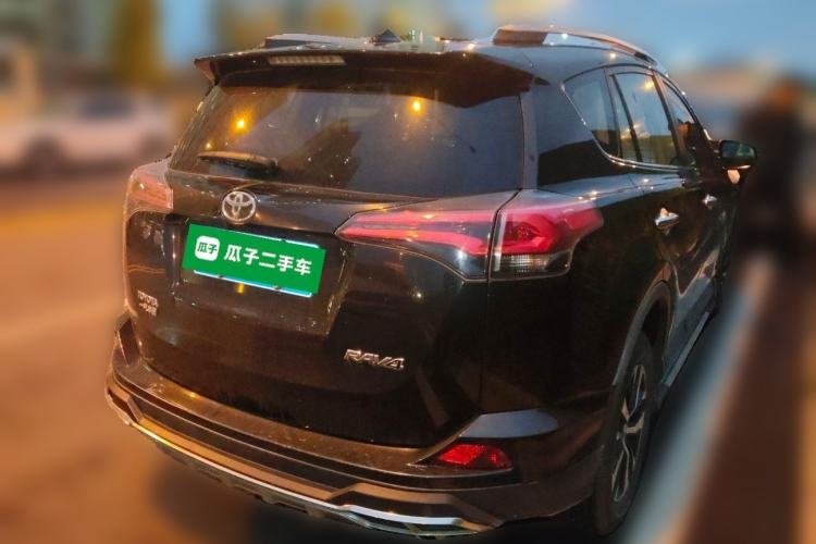 Used Toyota RAV4 2016 2.0L CVT Two-Wheel Drive Fashion Edition China V Standard
