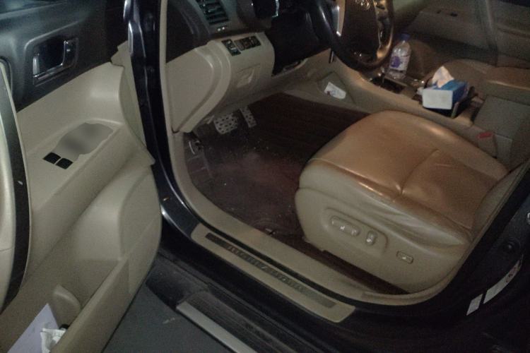 Used Toyota Highlander 2012 2.7L Two-Wheel Drive 7-Seater Luxury Edition
