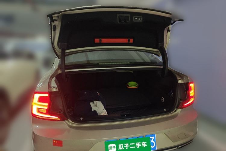 Used Volvo S90 2018 T4 Zhiyuan Edition
