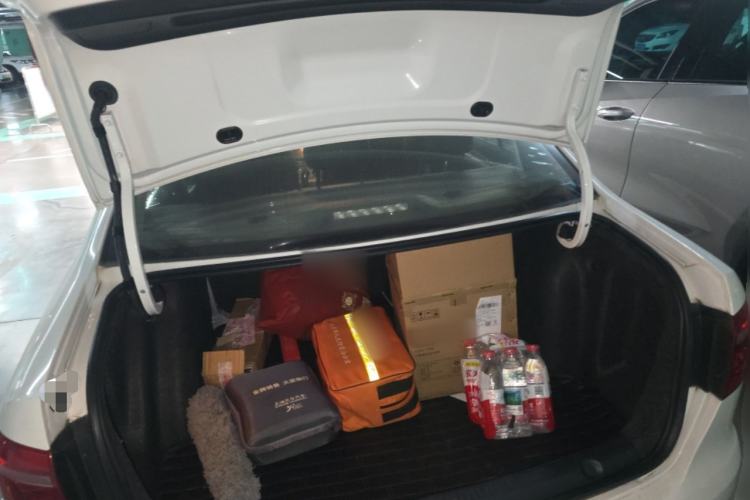 Used Volkswagen Lavida 2013 Revised Version 1.6L Automatic Luxury Edition Trunk