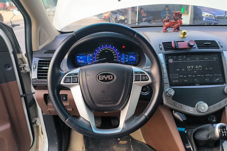 Used BYD S6 2014 2.0L Manual Luxury 5-Seater