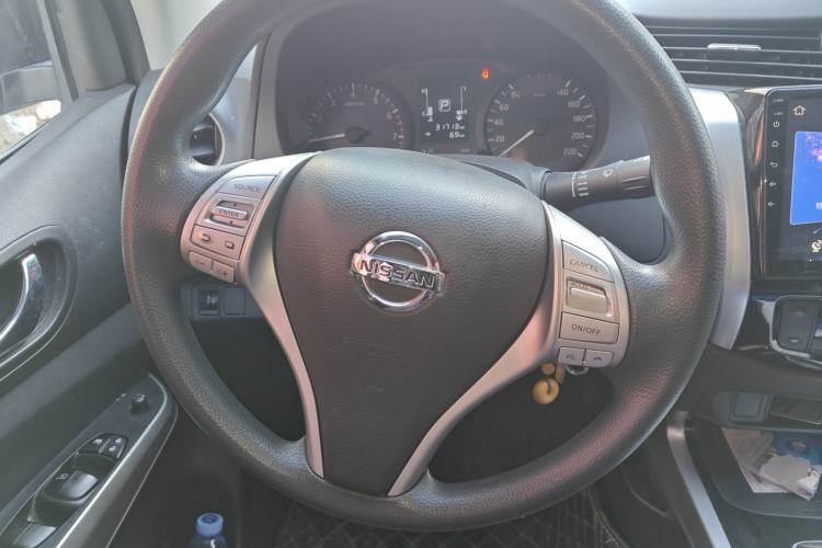 Used Nissan Navara 2017 2.5L Automatic 2WD Luxury Edition QR25