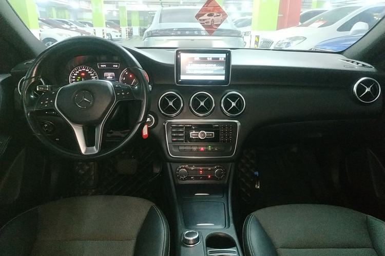 Used Mercedes-Benz A-Class 2015 A 180 Center Console