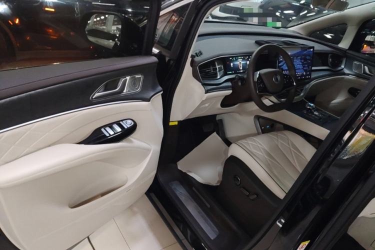 Used Denza D9 2024 DM-i 970 Luxury Model