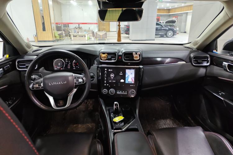 Used Lynk & Co 02 2020 High-Energy Edition 2.0T Automatic Two-Wheel Drive Pro Version Center Console