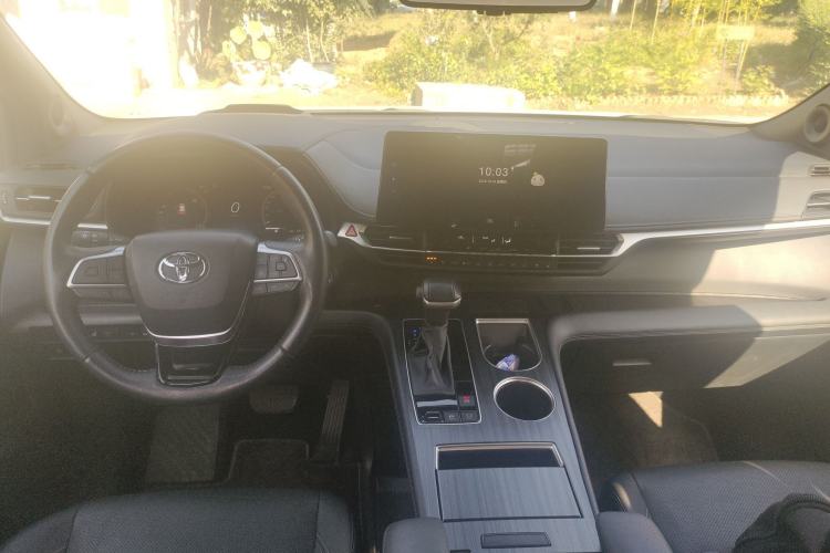 Used Toyota SIENNA 2024 2.5L Hybrid Platinum Edition