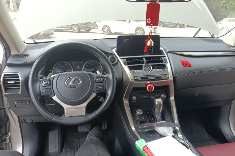 Used Lexus NX 2020 300h Front-Drive FENGSHANG Version China VI Standard Center Console