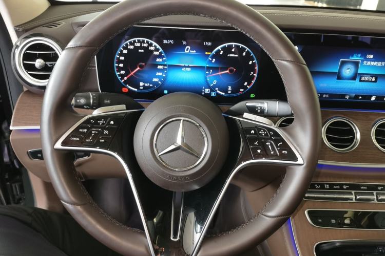 Used Mercedes-Benz E-Class 2023 Updated E 300 L Fashion Edition Steering Wheel