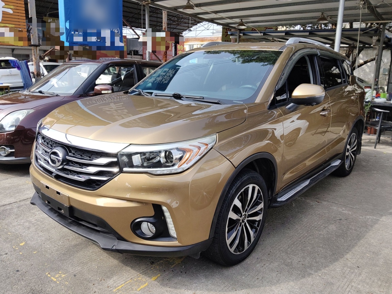 تحت مقدمة السيارة