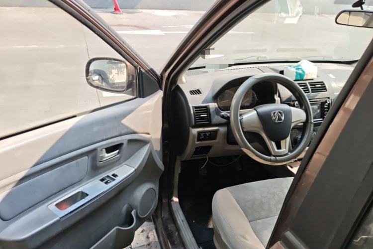 Used BAIC Weiwang M20 2014 1.5L Basic Version DAM15DL Driver Seat