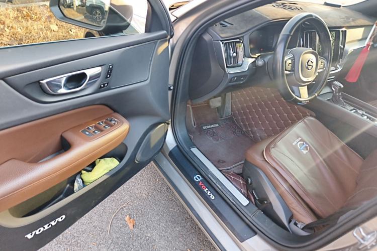 Used Volvo S60 2021 T4 Zhiyi Luxury Edition
