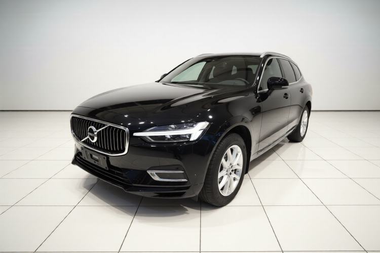 Used Volvo XC60 2021 T5 4x4 Smart Luxury Edition Front Left 45 Deg
