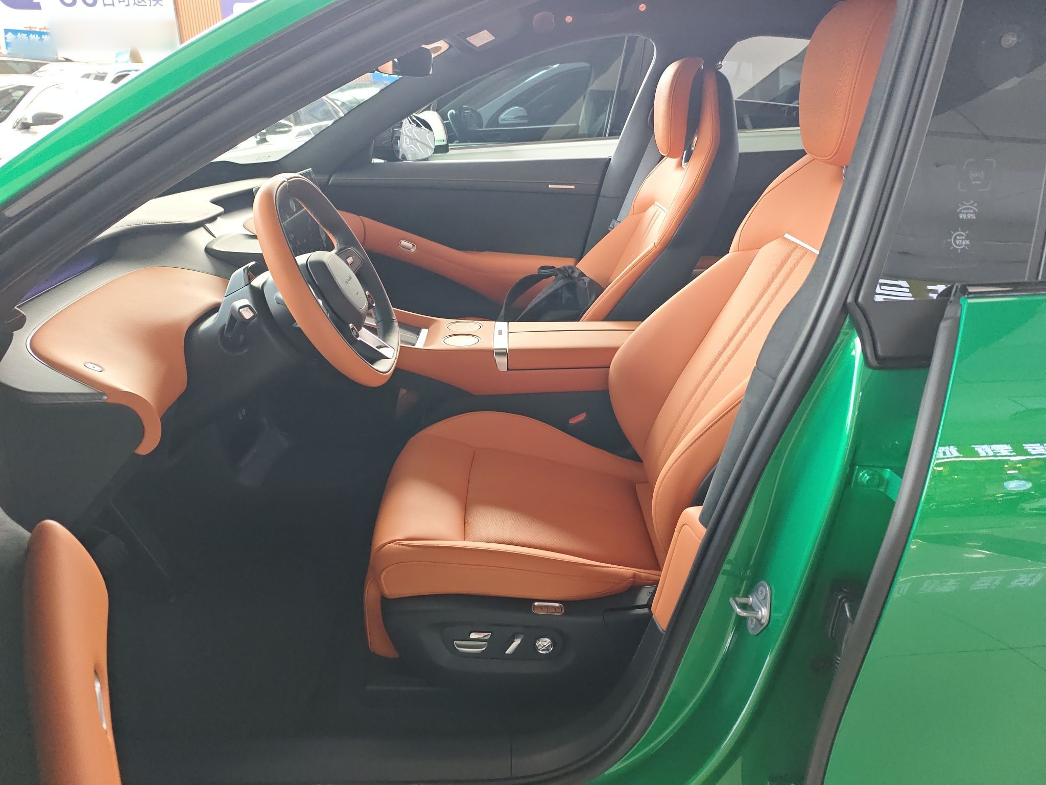 المقاعد الأمامية داخل السيارة