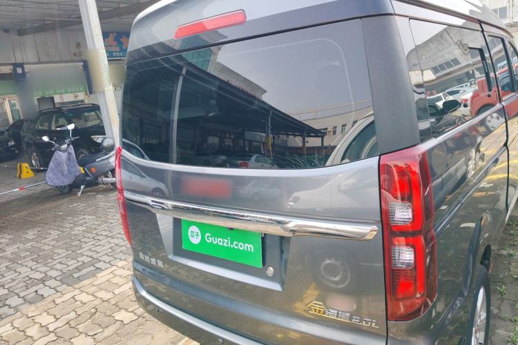 Used Jinbei Gold Hiace 2021 2.0L Passenger Van Travel Lion 7-Seater Rear