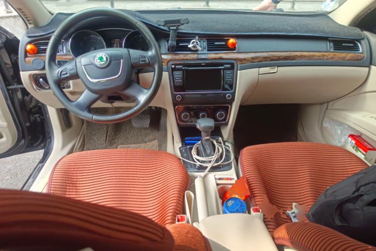 Used Skoda Superb 2012 1.8TSI Automatic Elegant Edition Center Console