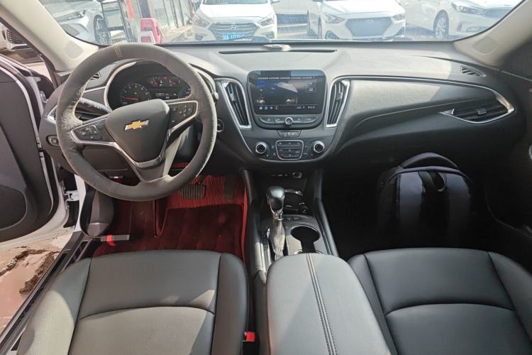 Used Chevrolet Malibu XL 2022 535T Automatic Sport Edition Center Console