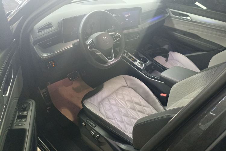 Used Volkswagen Tavendor 2023 380TSI Four-Wheel Drive R-Line First Edition Driver Seat