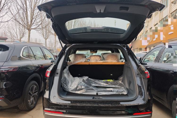 Used Geely Galaxy Xingjian 7 EM-i 2026 Model 130km Launch Edition Trunk