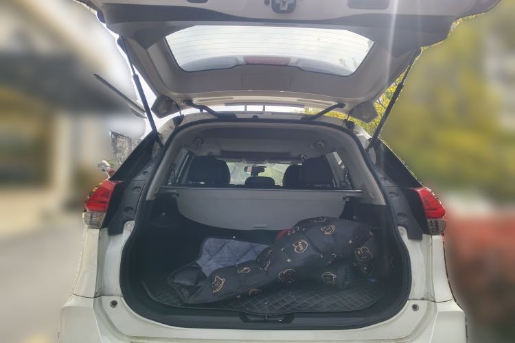 Used Nissan X-Trail 2017 2.5L CVT Leading Edition 4WD Trunk