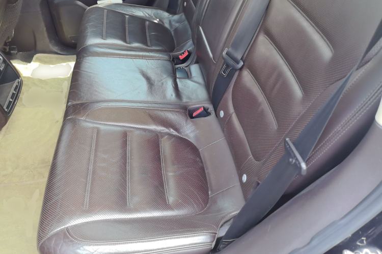 Used Volkswagen Touareg 2011 3.0 TSI Comfort Version Left Rear Seat