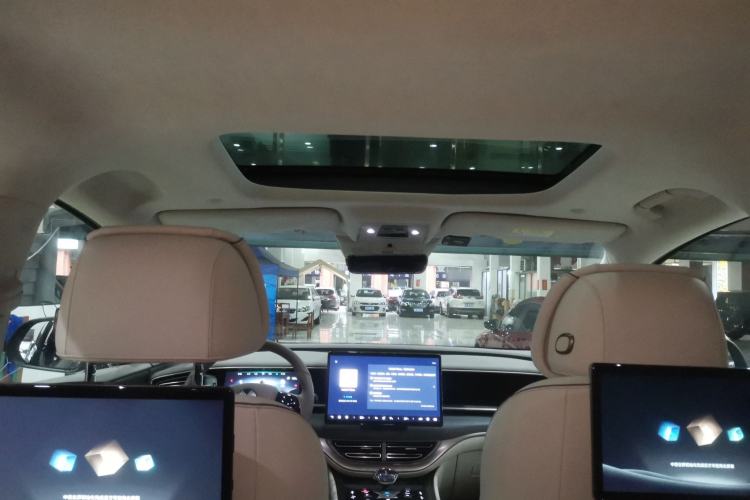 Used Denza D9 2022 DM-i 970 Four-Wheel Drive Flagship Model
