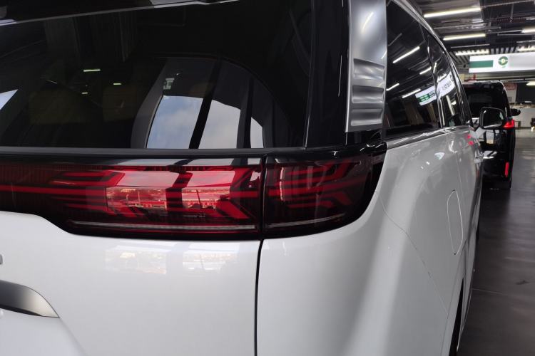 Used Denza D9 2023 DM-i 965 Luxury Model