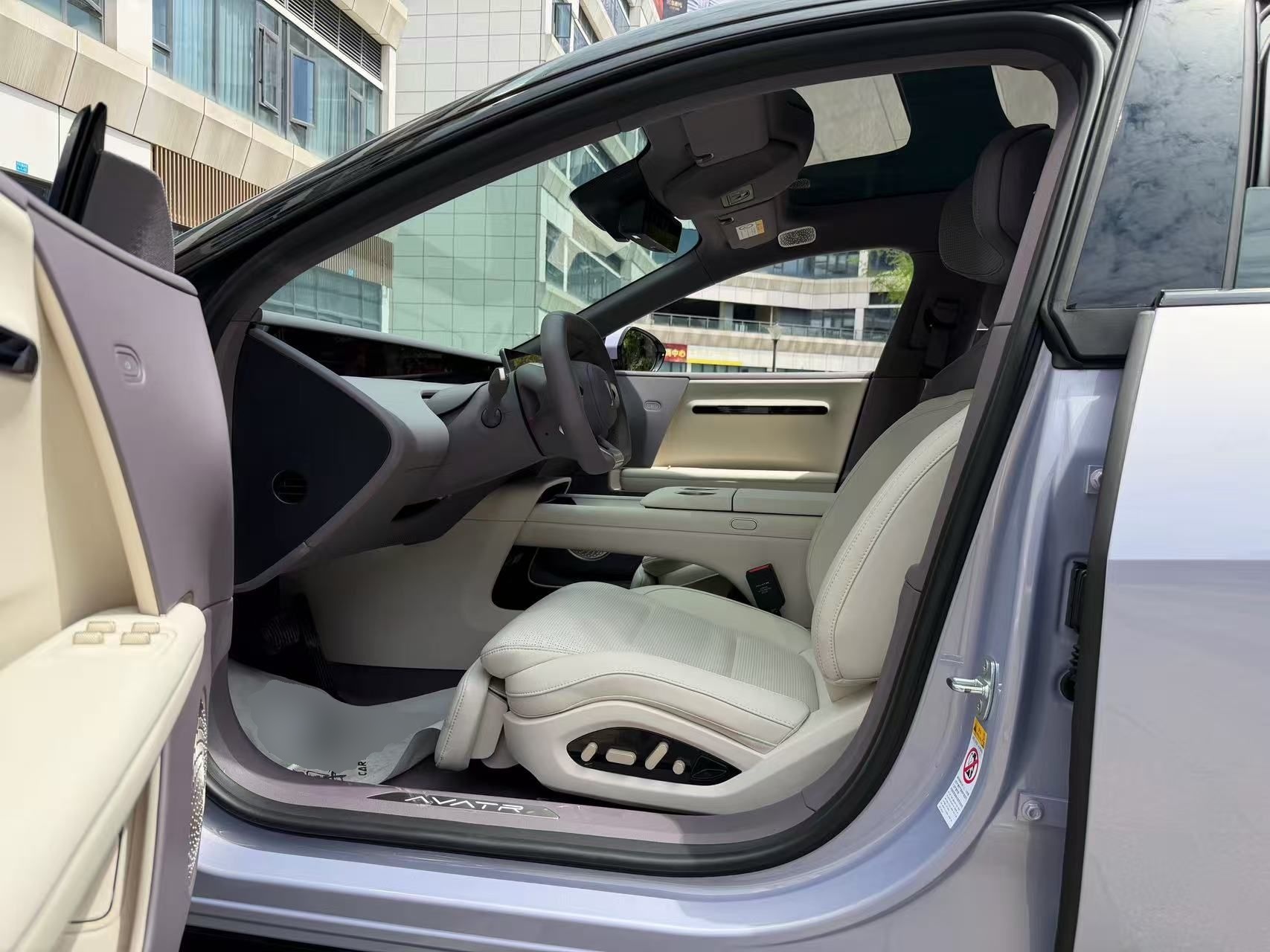 Переднее сиденье в автомобиле