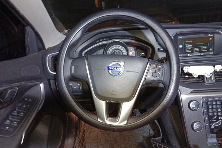 Used Volvo V40 2013 2.0T Zhiyi Edition