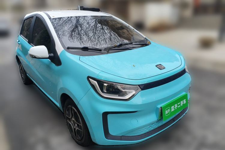 Used SOL E10X 2021 302 km Range Fashion Edition 31.4 kWh Front Right 45 Deg