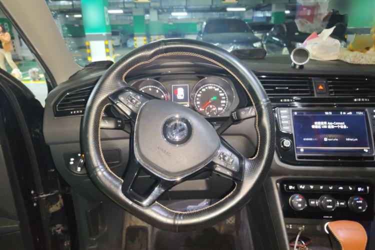 Used Volkswagen Tiguan L 2017 380TSI Automatic All-Wheel-Drive Luxury Edition
