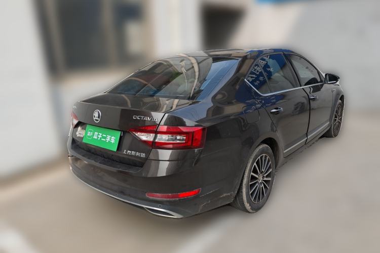 Used Skoda Octavia 2018 1.6L Automatic Luxury Edition Rear Right 45 Deg