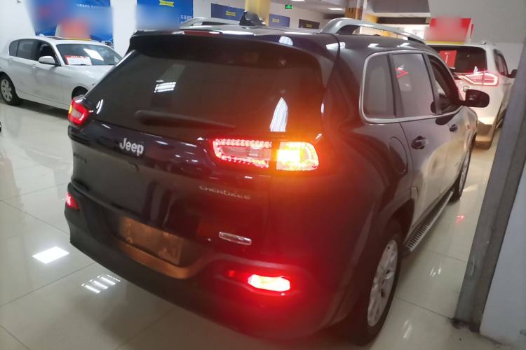 Used Jeep Cherokee 2016 2.0L Superior Edition