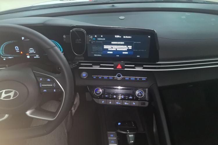 Used Hyundai Elantra 2023 1.5L CVT LUX Prestige Edition
