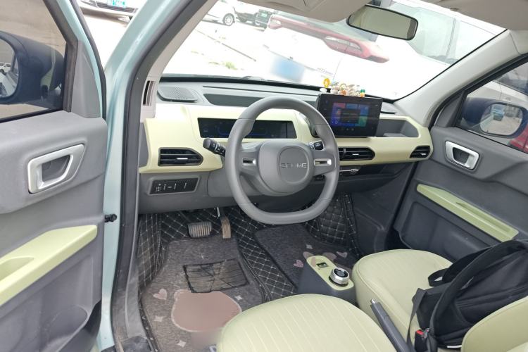 Used Geely Galaxy Panda 2023 Panda Mini 200km Endurance Bear Center Console