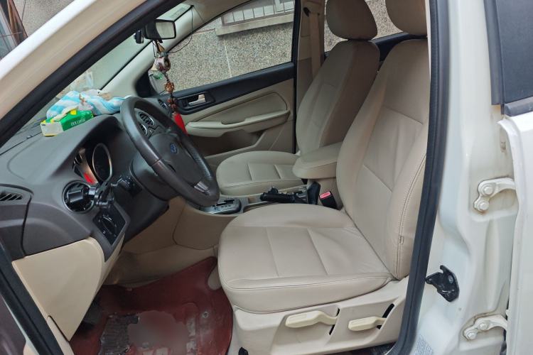 Used Ford Focus 2013 Hatchback Classic 1.8L Automatic Fashion Edition
