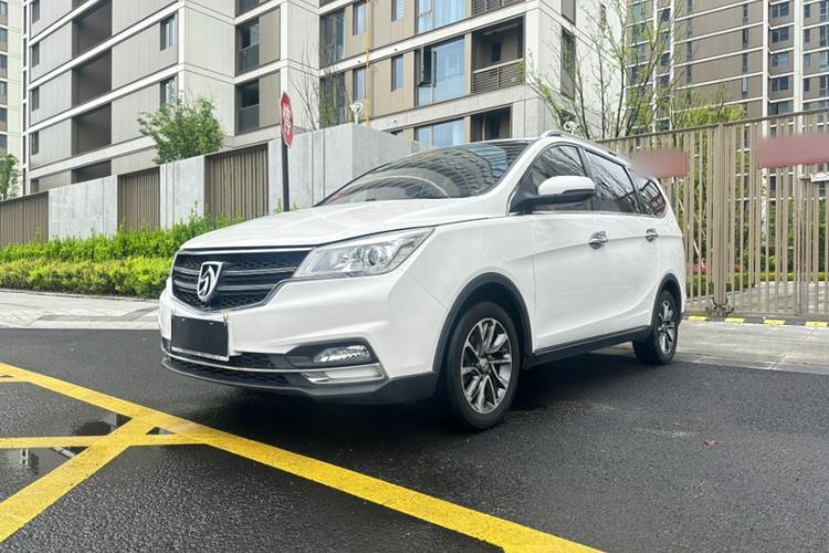 Used Baojun 730 2017 1.5T Manual Fashion Version 7 Seats China V Emission Standard