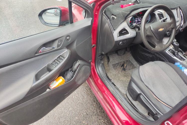 Used Chevrolet Cruze 2018 320 Automatic Pioneer Sunroof Edition Driver Seat