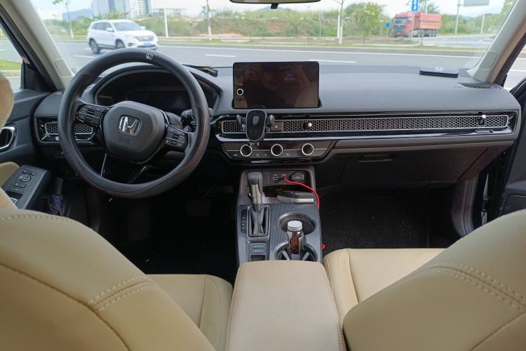 Used Honda Civic 2023 240TURBO CVT Dynamic Edition Center Console