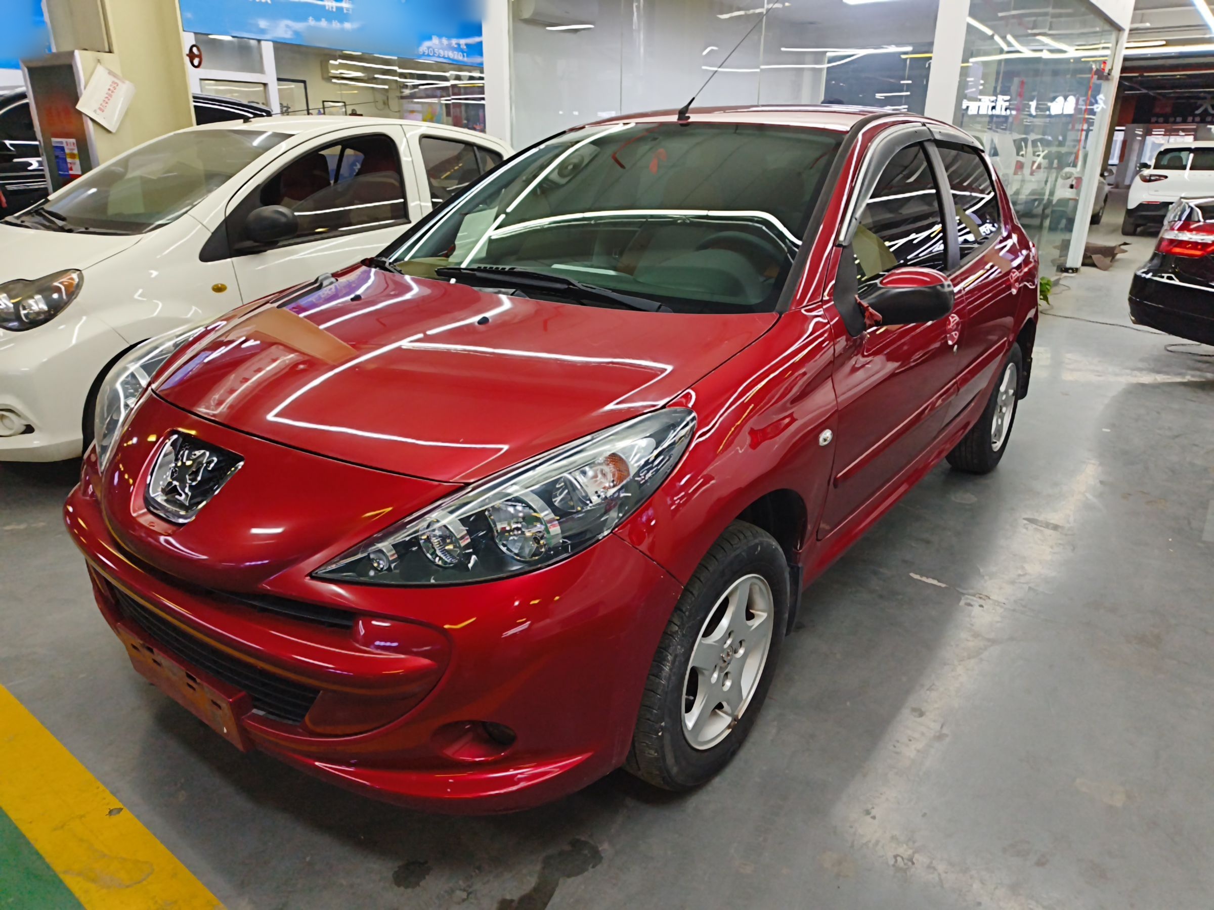 Под передней частью автомобиля