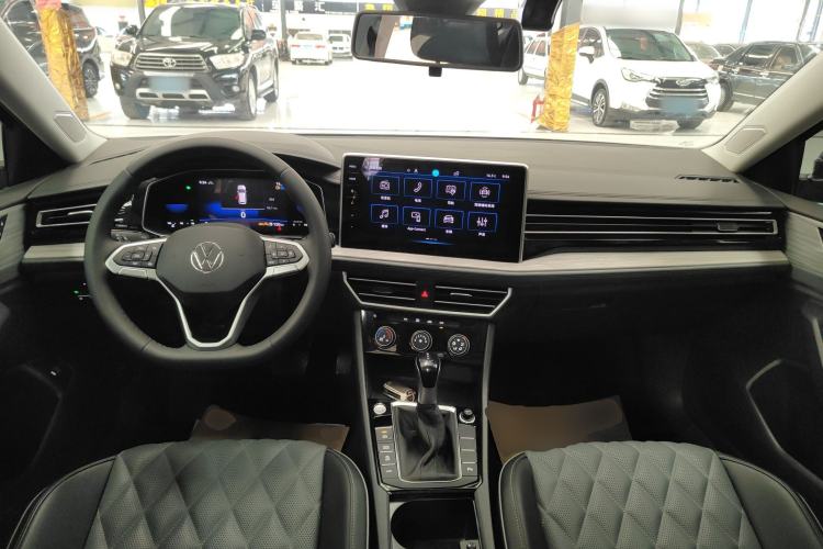 Used Volkswagen Sagitar 2024 300TSI DSG Excellence Edition Center Console