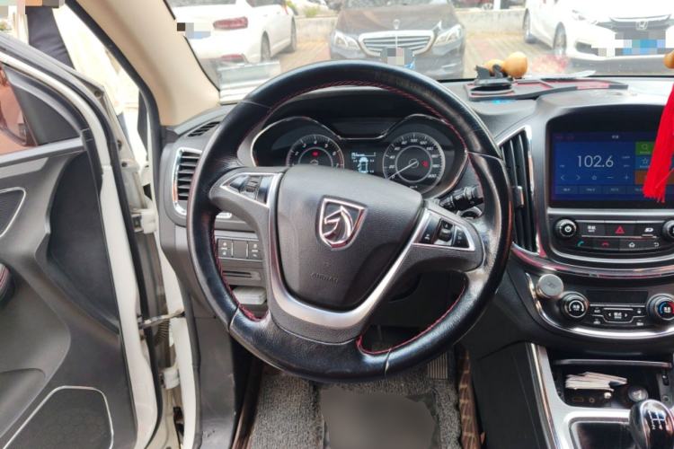 Used Baojun 560 2015 1.8L manual luxury version Steering Wheel