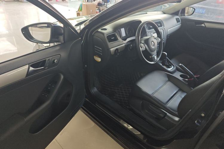 Used Volkswagen Sagitar 2014 Revised Version 1.4TSI Automatic Luxury Edition
