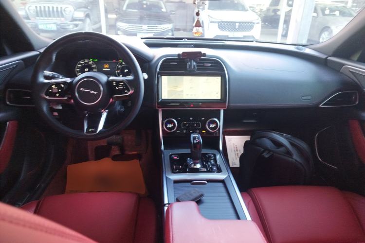 Used Jaguar XEL 2022 2.0T 250 PS R-DYNAMIC S Advanced Sport Edition Center Console