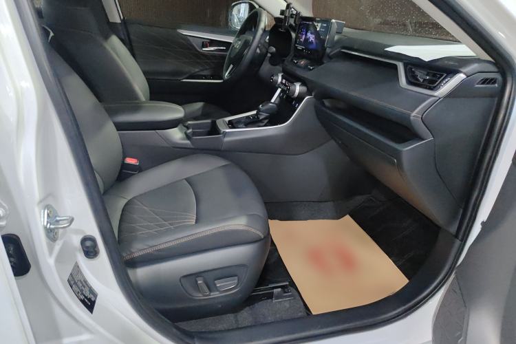 Used Toyota RAV4 2024 2.0L CVT Two-Wheel Drive Fashion Plus Edition Right Front Seat