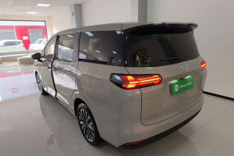 Used Wuling Wuling Starlight 730 2025 Model Plug-in Hybrid 125km Luxury Edition