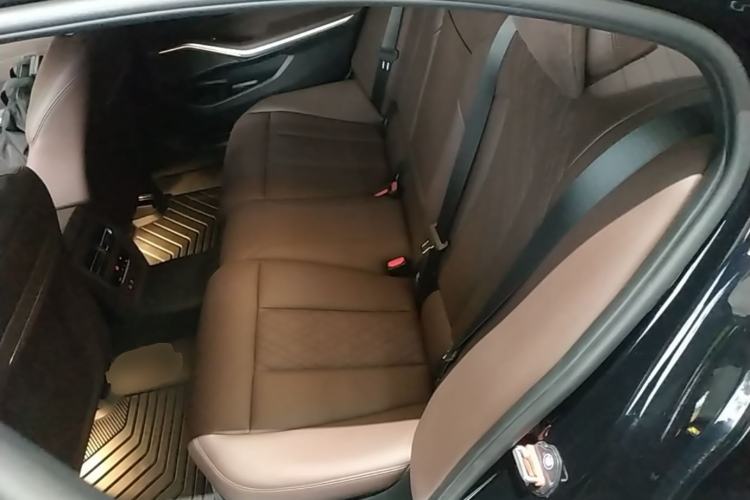 Used BMW 3 Series 2025 330Li M Sport Shadowline Package Left Rear Seat