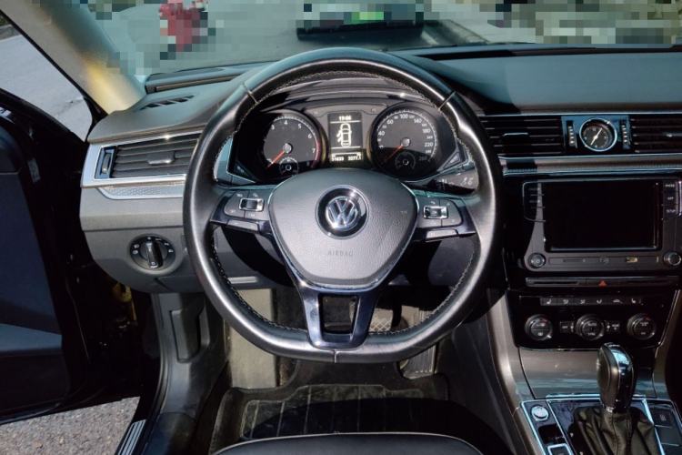 Used Volkswagen Passat 2017 330TSI DSG Luxury Edition
